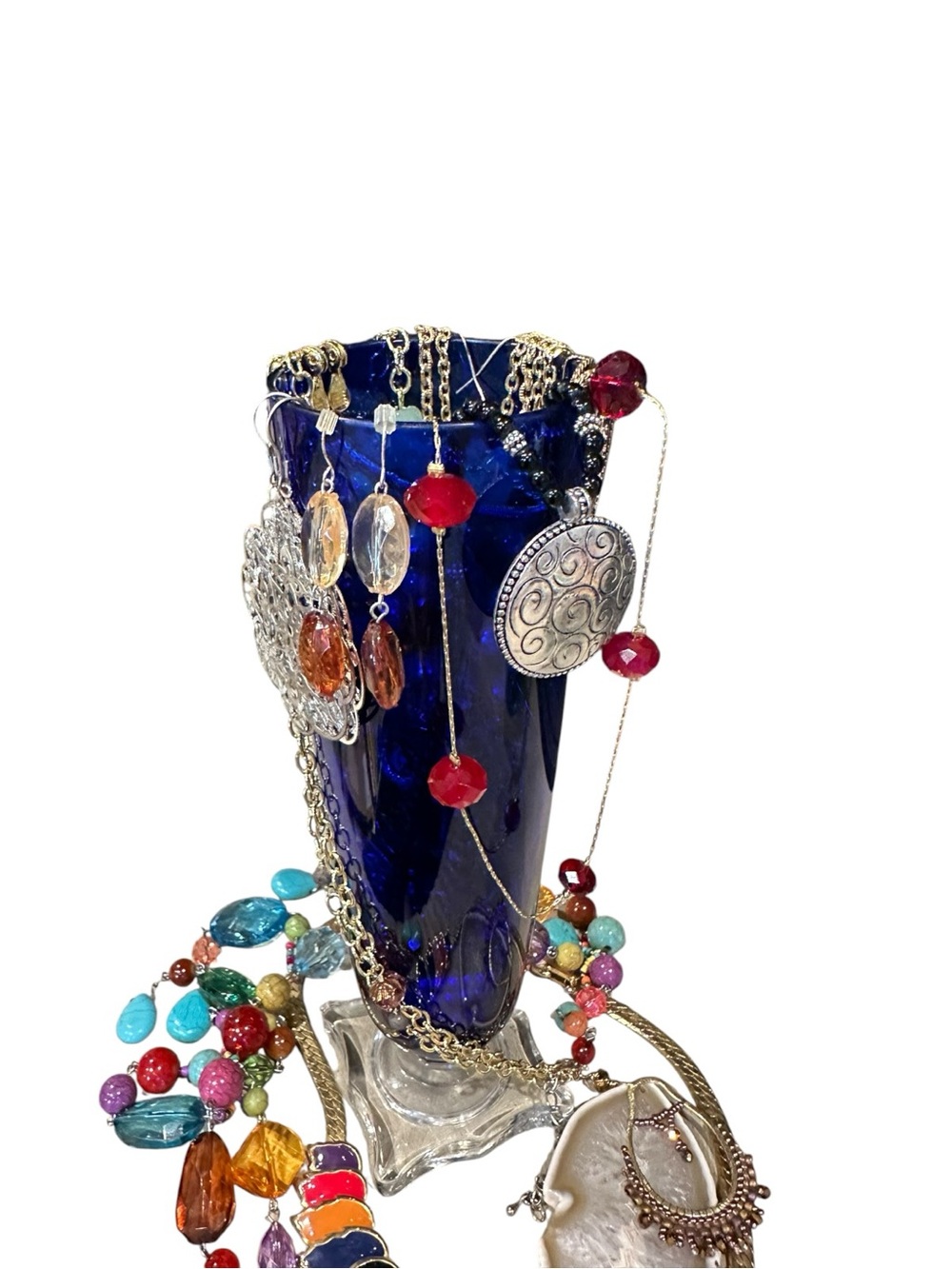 Estate to now Mixed Color Vintage Jewelry Lot with Cobalt Blue Vase Display full - Picture 4 of 12